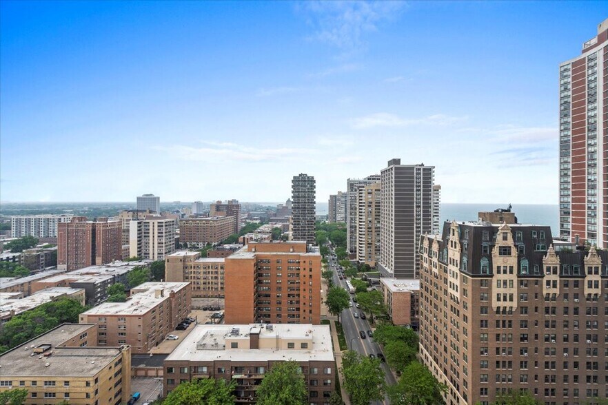 Building Photo - 6030 N Sheridan Rd
