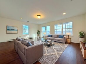 Building Photo - 36 Rockland St