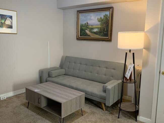 Building Photo - 1003 S Charles St