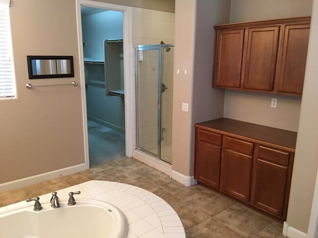 Building Photo - Chandler 5 Bed, 3 Bath + Bonus Room Office/Den