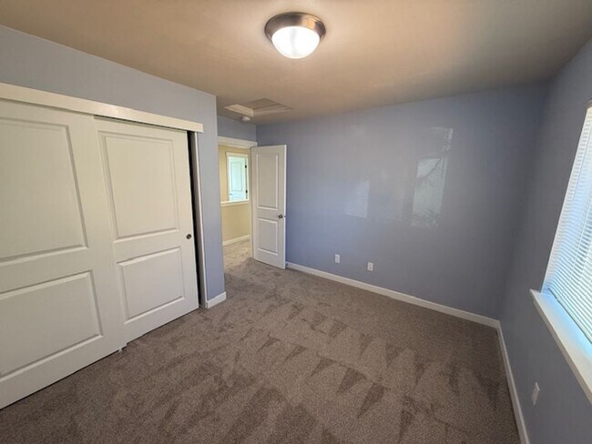 Building Photo - LYNNWOOD 3 BED, 2.5 BATH HOME FOR RENT; AV...