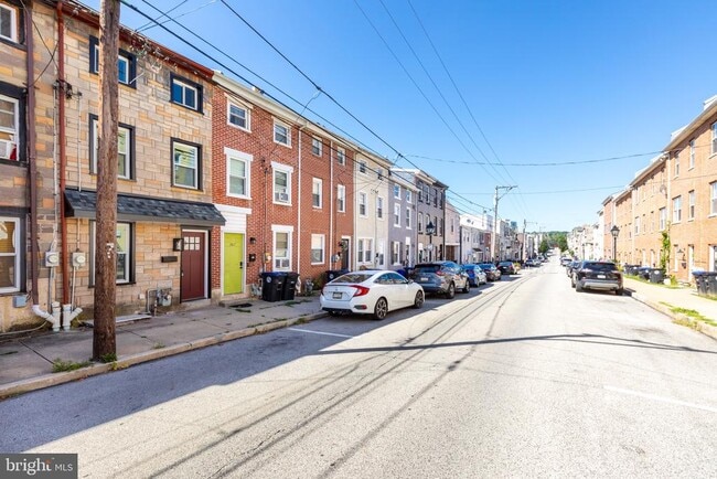 Building Photo - 369 E Hector St