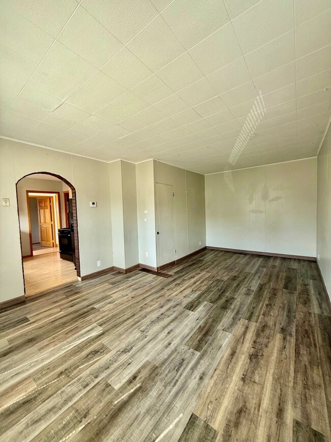 Building Photo - Charming 2-Bedroom Home Near the Hospital – Pet Friendly!