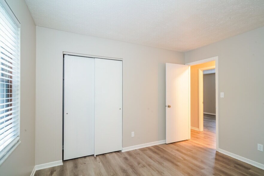 Building Photo - 3420 Wedgewood Dr