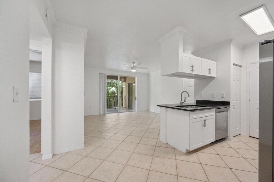 Building Photo - 6475 Emerald Dunes Dr