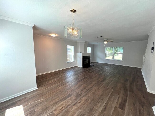Building Photo - 2423 Glen Field Dr