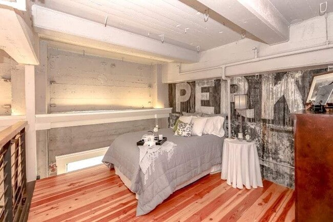 Building Photo - Beautiful Downtown Condo in Tacoma