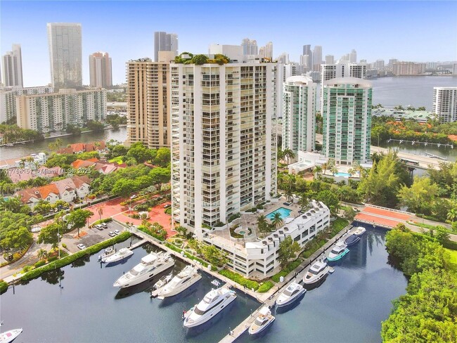 Building Photo - 19500 Turnberry Way