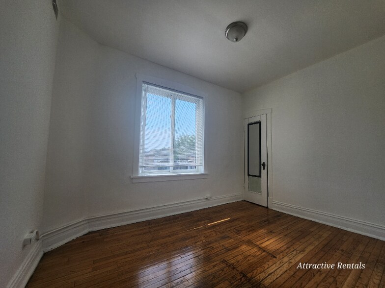 Building Photo - 1158 S Mason Ave