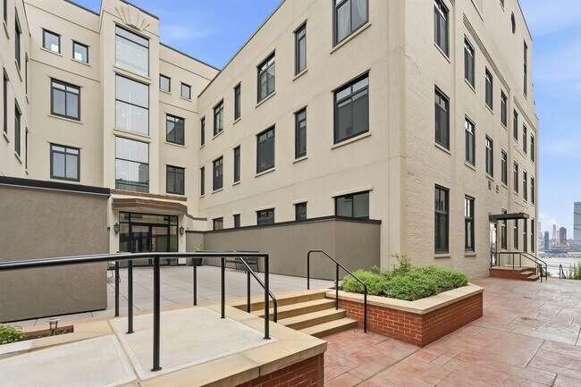 Building Photo - 530 Gregory Ave