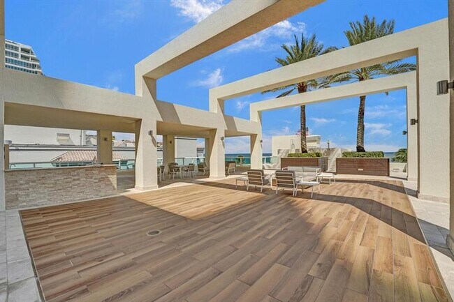 Building Photo - 101 S Fort Lauderdale Beach Blvd