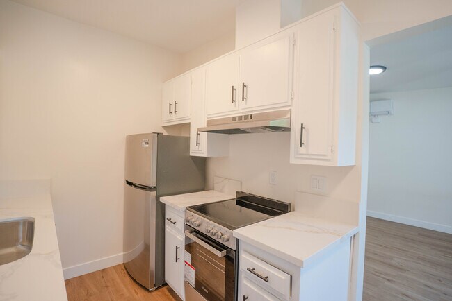 Building Photo - 821 W 167th St