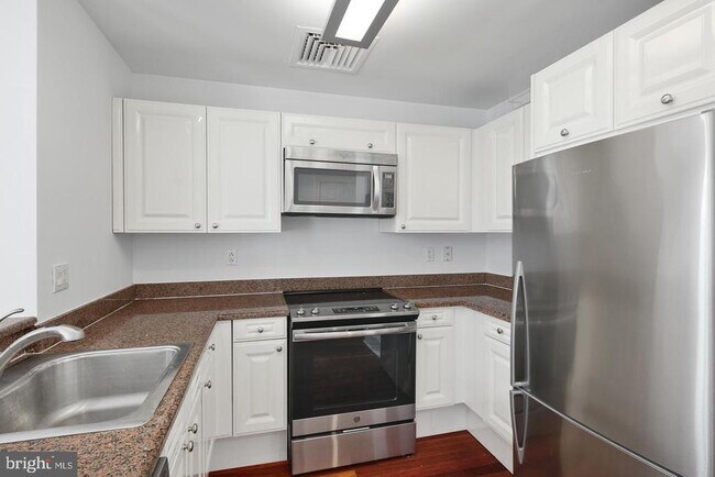 Building Photo - 1500 Chestnut St