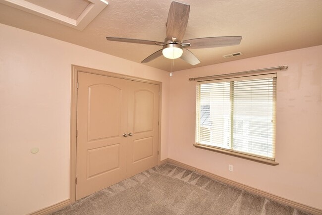 Building Photo - 3 Bed 2.5 Bath Home in HOA Community with Great Amenities!