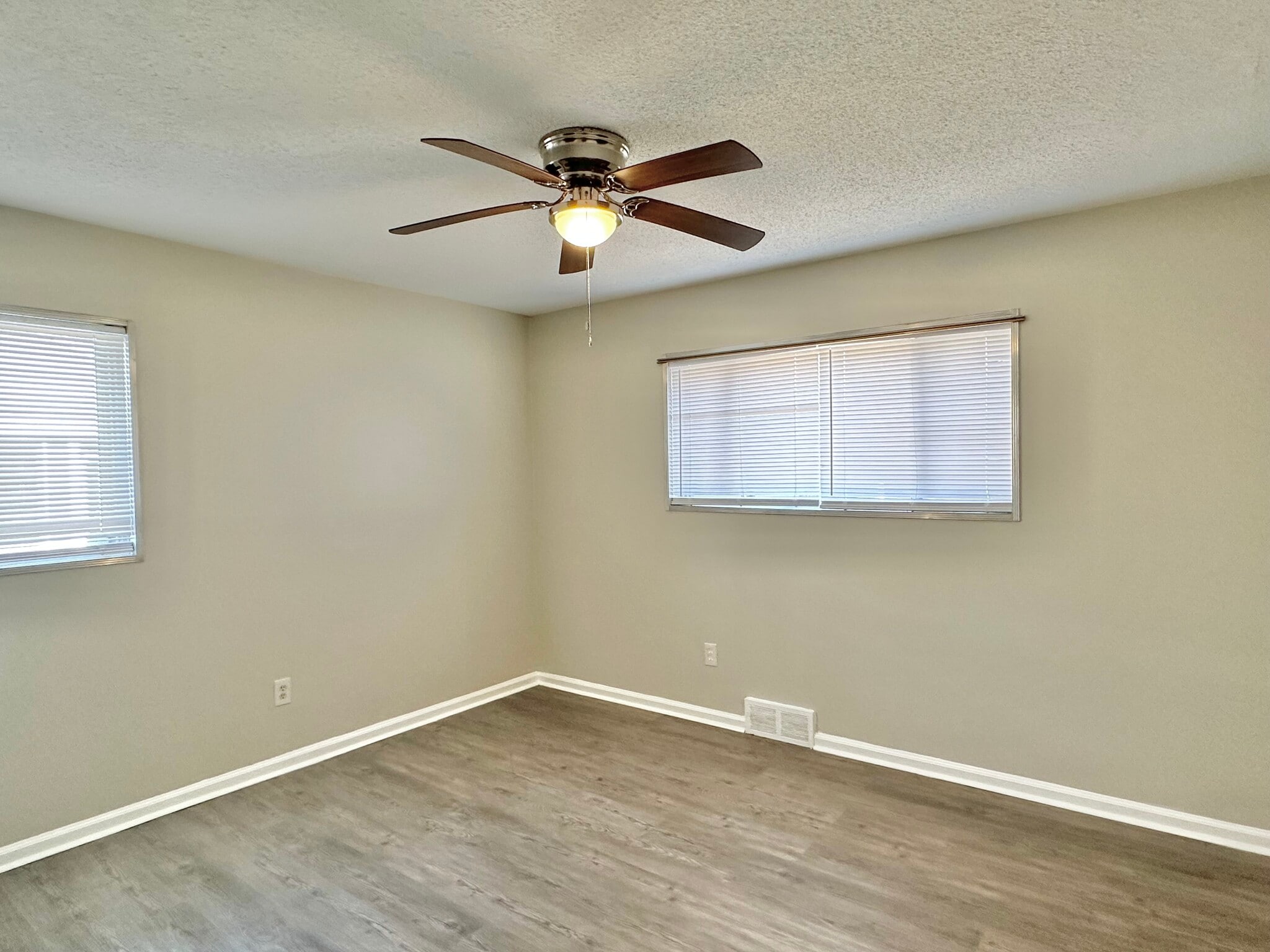 Building Photo - 141 N White Station Rd