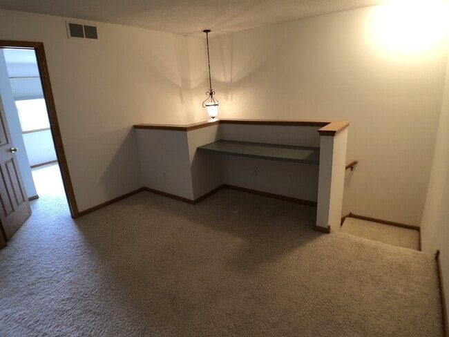 Building Photo - 1575 Hummingbird St