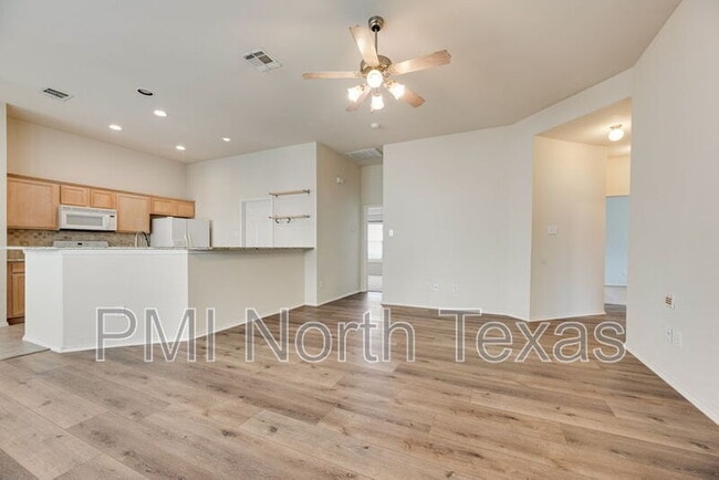 Building Photo - 9705 Meadow Rue Dr