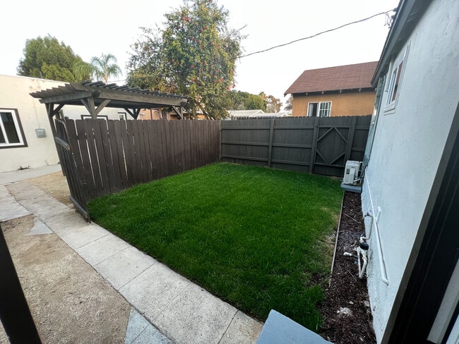 Building Photo - 3572 Nile St