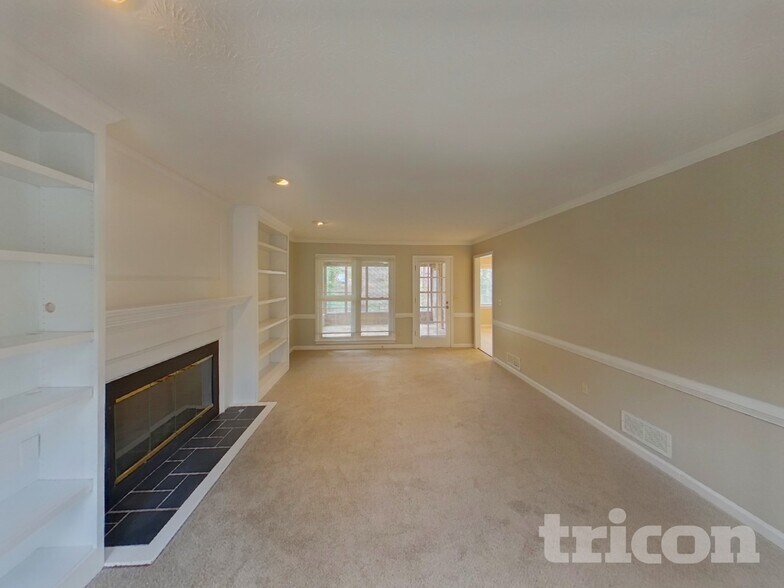 Building Photo - 215 Comstock Ct