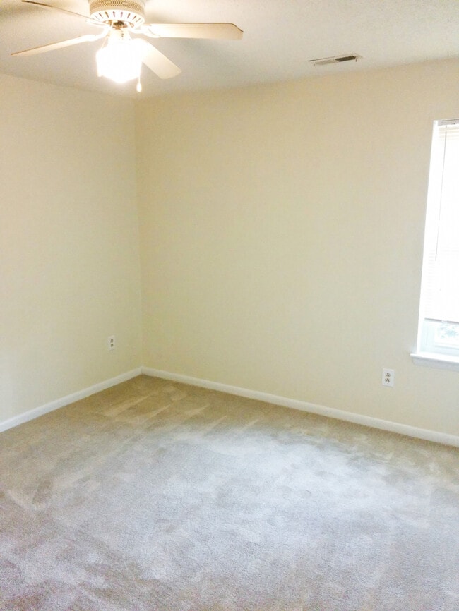 Building Photo - Charming 3-Bedroom Ranch on a Cul-de-Sac! "ASK ABOUT OUR ZERO DEPOSIT"