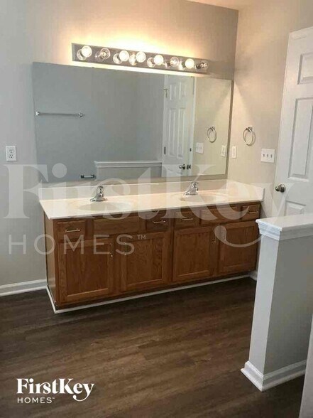 Building Photo - 4204 Laurel Ridge Cir