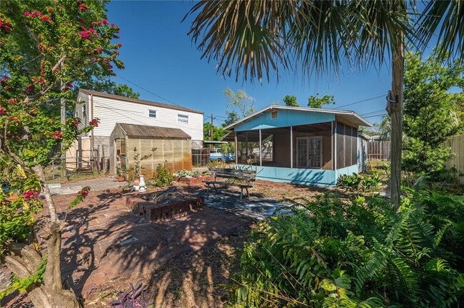 Building Photo - 3811 44th Ave N