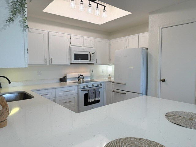 Building Photo - 921 Marine Dr