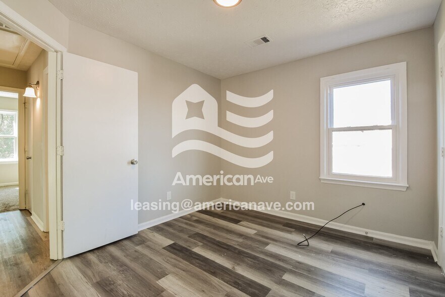 Building Photo - 870 Stafford Ct