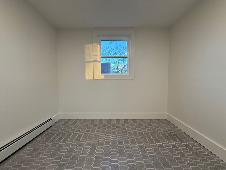 Building Photo - 35 Grant St