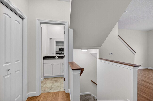 Building Photo - 220 E 37TH St