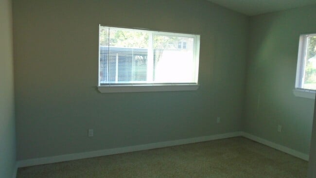 Building Photo - Charming Duplex nestled in the Heart of Wi...