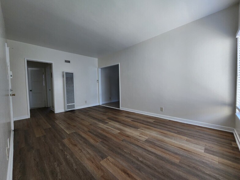 Building Photo - 4767 San Vicente Blvd
