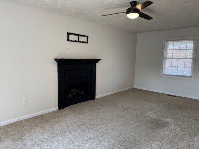 Building Photo - Single Family Home