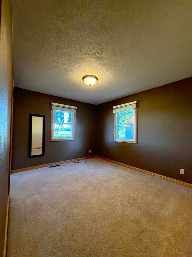 Building Photo - Country Living with Convenient Access 3 Bedroom Brick Ranch Home in Goshen