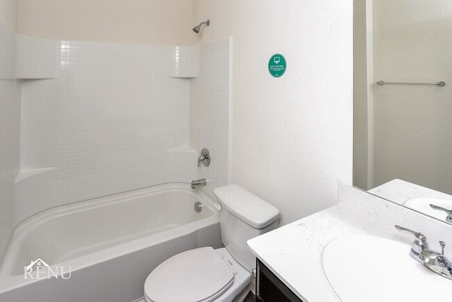 Building Photo - 715 Oakhurst Dr