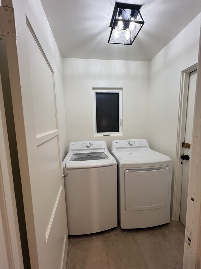 laundry room - 2102 Laverna Ave