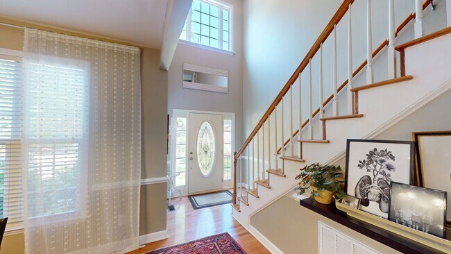 Building Photo - 5 Bedrooms with Golf Course Views in Carol...