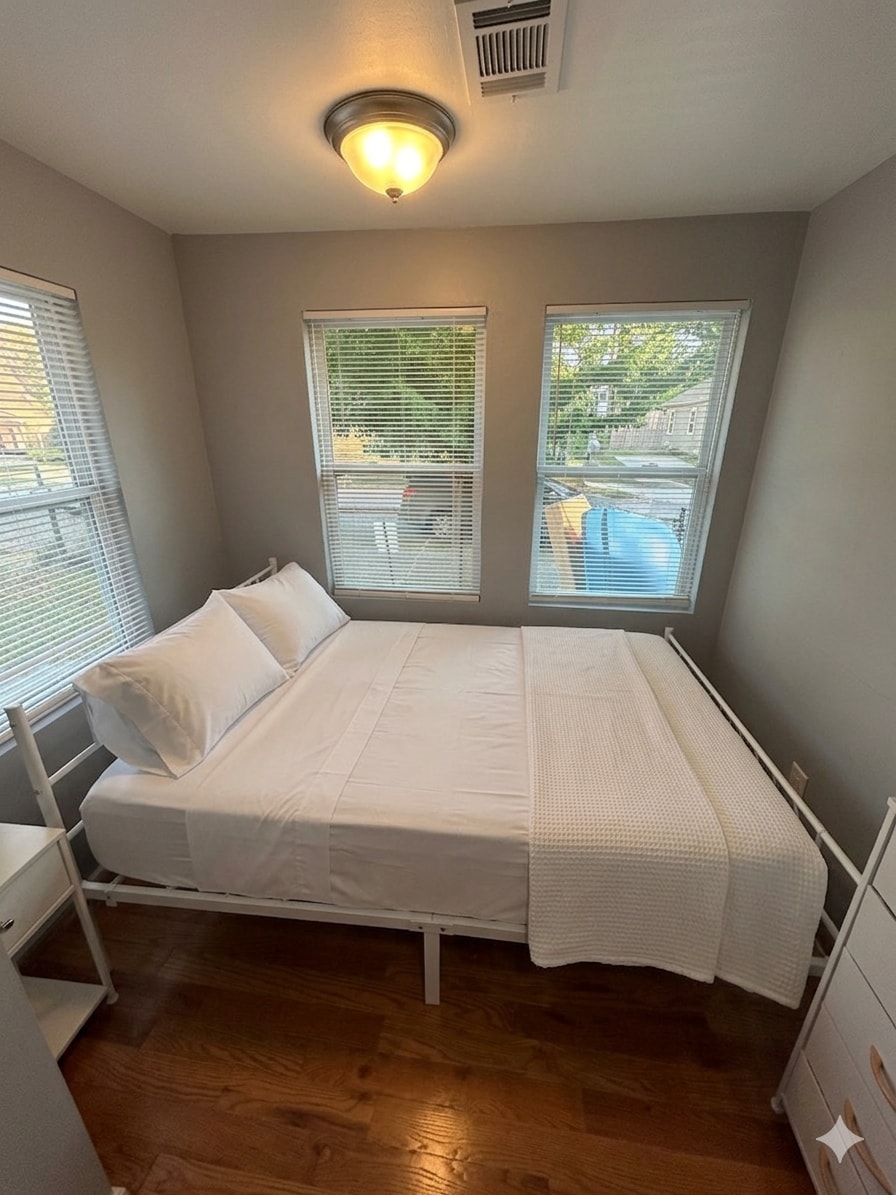 Building Photo - 1033 Palmetto Ave SW