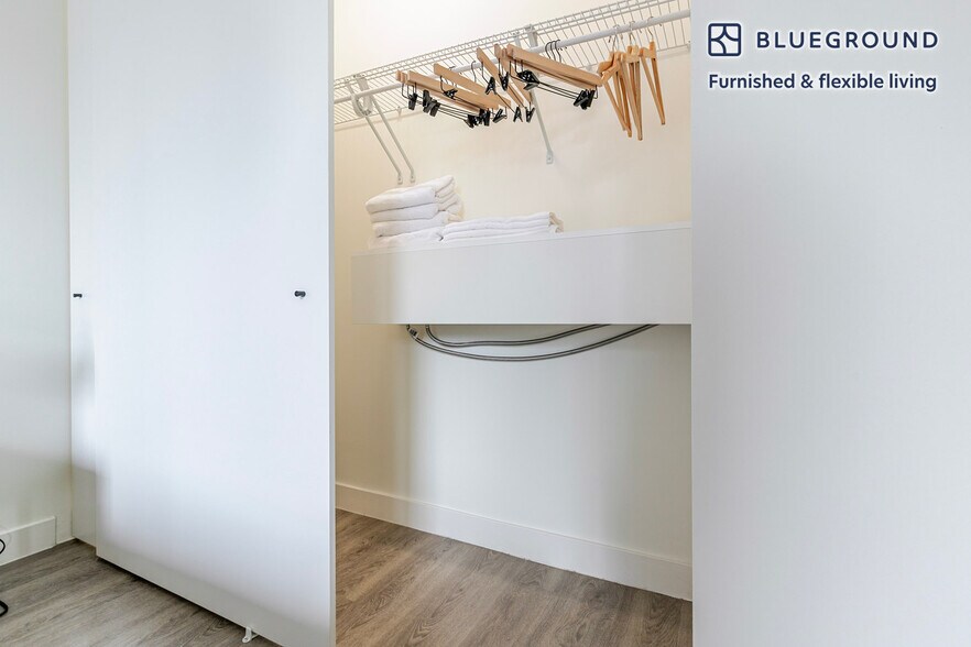 Building Photo - 21 E Chestnut St