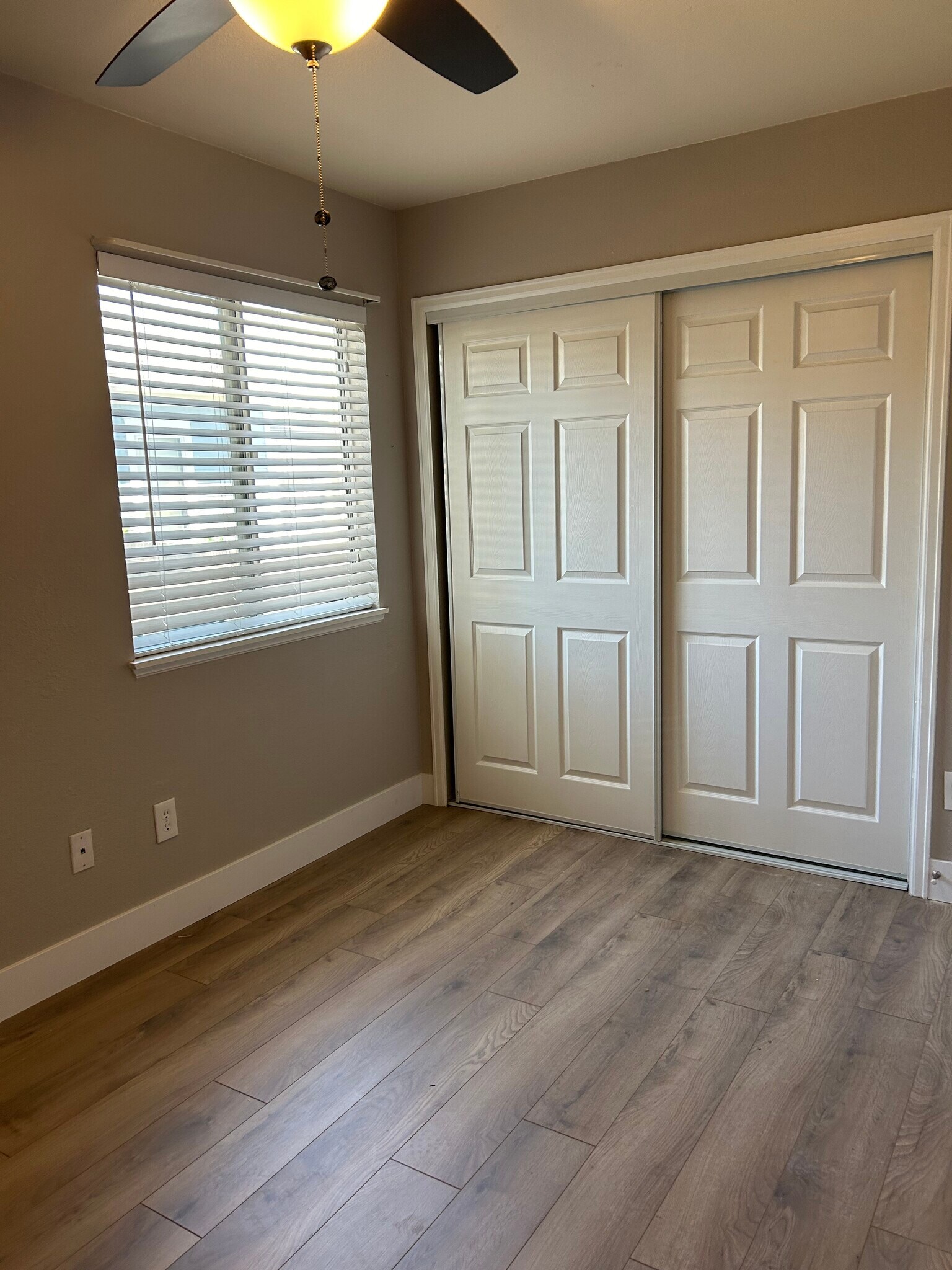 2nd bedroom - 3737 Roosevelt Ave