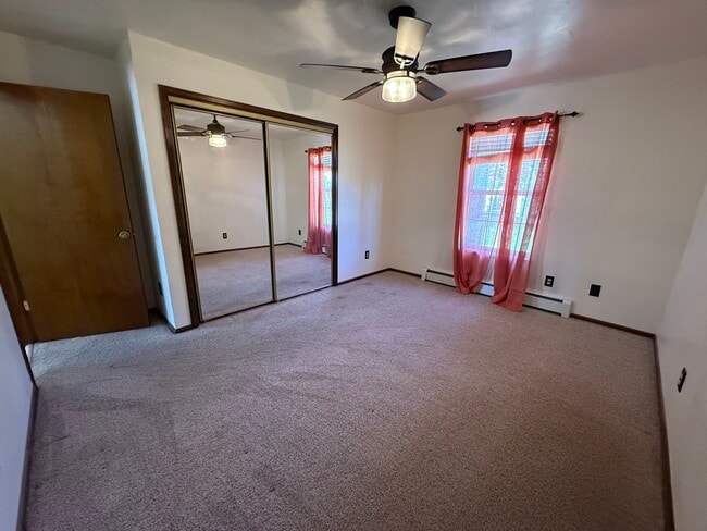 Building Photo - Green House