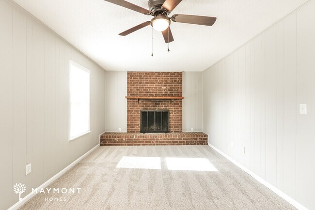 Building Photo - Beautiful 3-Bedroom Home with Large Yard