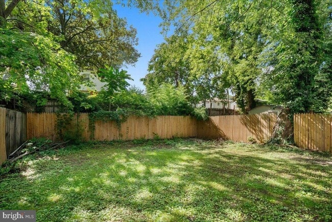 Building Photo - 906 Elfin Ave