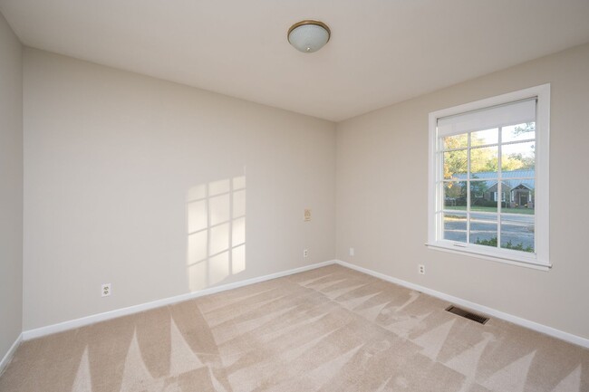 Building Photo - **ADORABLE DUBLEX IN BELLE MEADE WITH AMAZ...