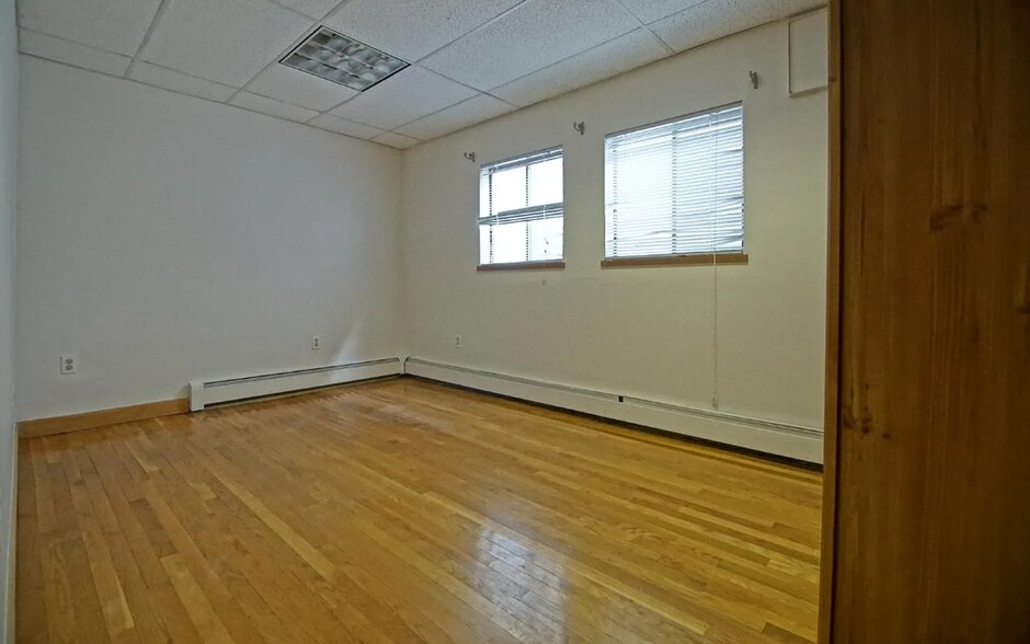 Building Photo - 344 Summer St