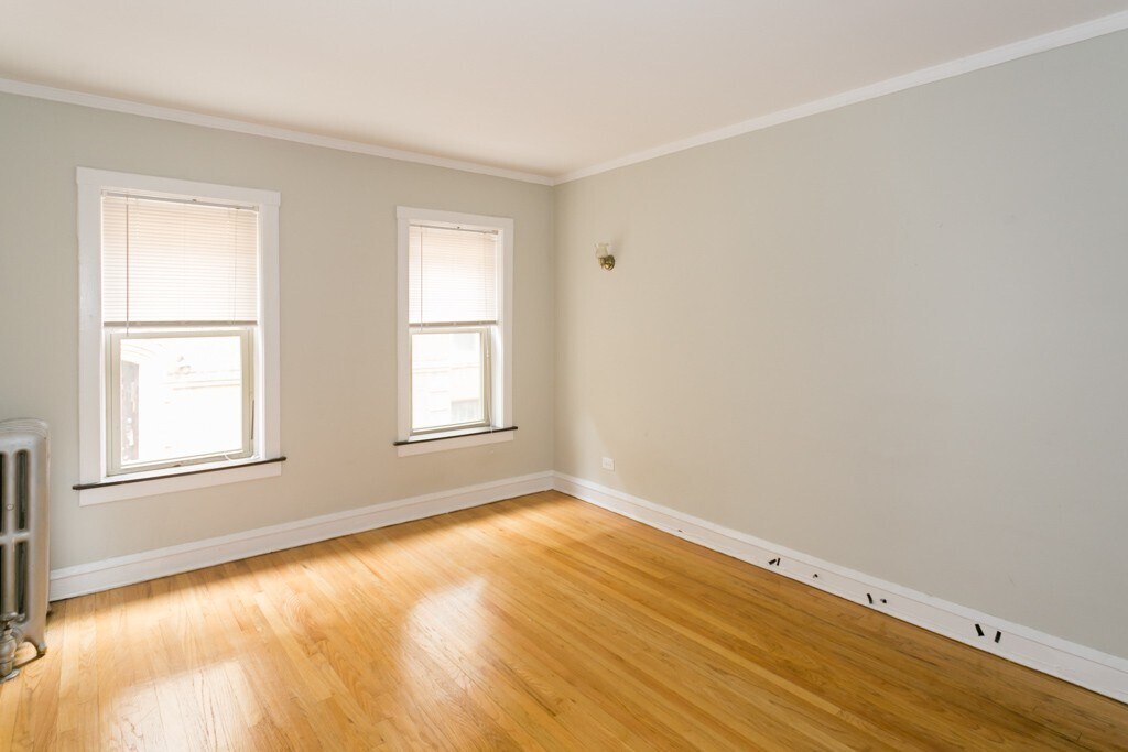 Building Photo - 2115 W Ainslie St