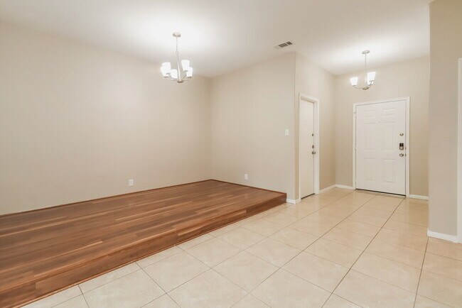 Building Photo - 6607 Mistflower Ln