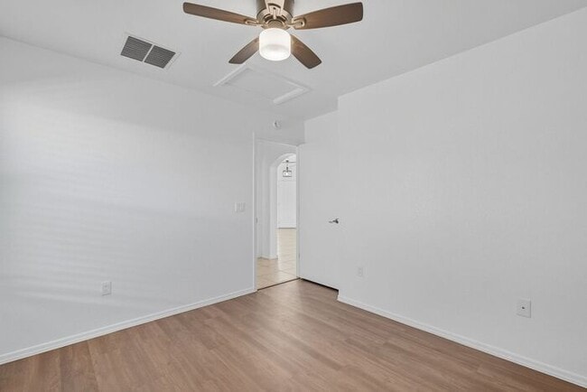 Building Photo - Bright & Inviting Tucson Home Near Davis-M...