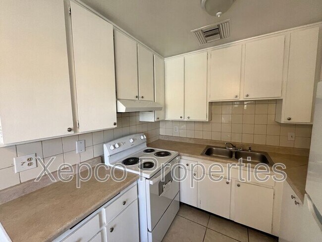 Building Photo - 556 E Chuckwalla Rd
