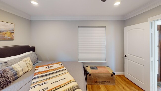 Building Photo - 430 Peninsula Dr